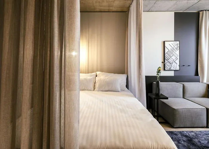 Apartahotel Adina Serviced 4*