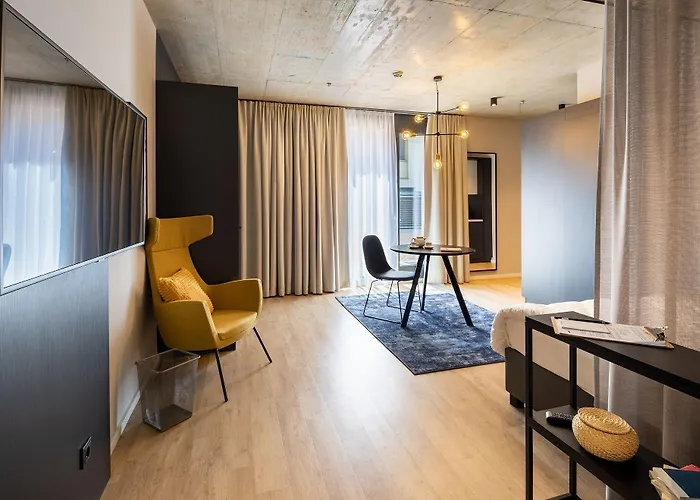 Adina Serviced Apartahotel 4*