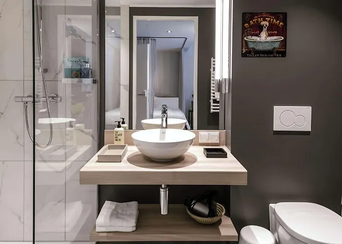Adina Serviced 4*